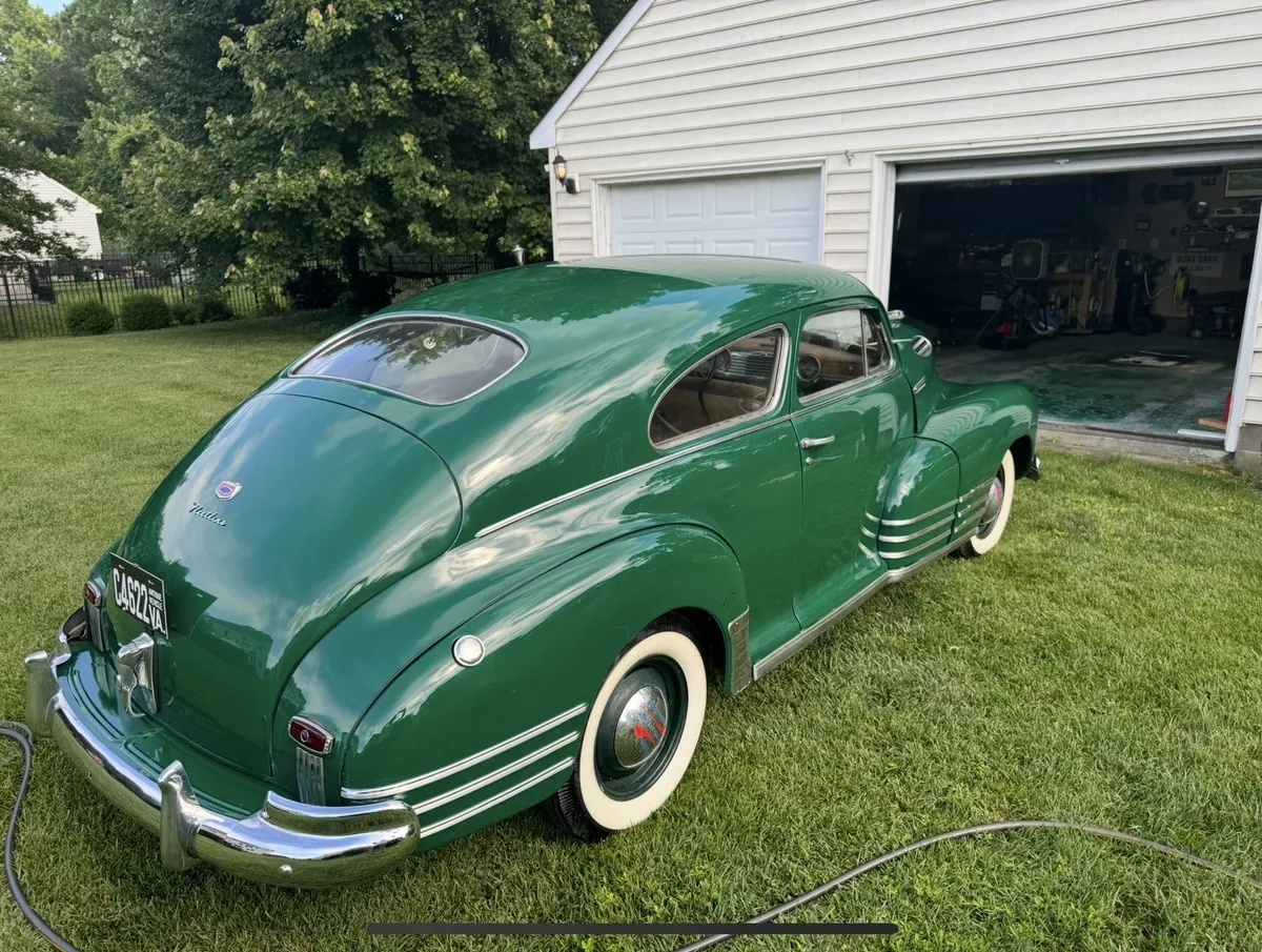 Chevrolet-Fleetline-1947-Green-Brown