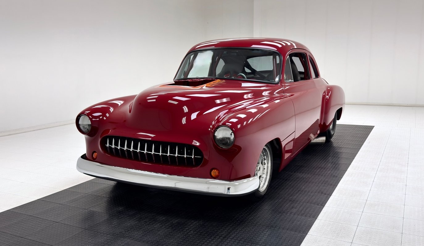 Chevrolet-Fleetline-1950-Sedan-Gray