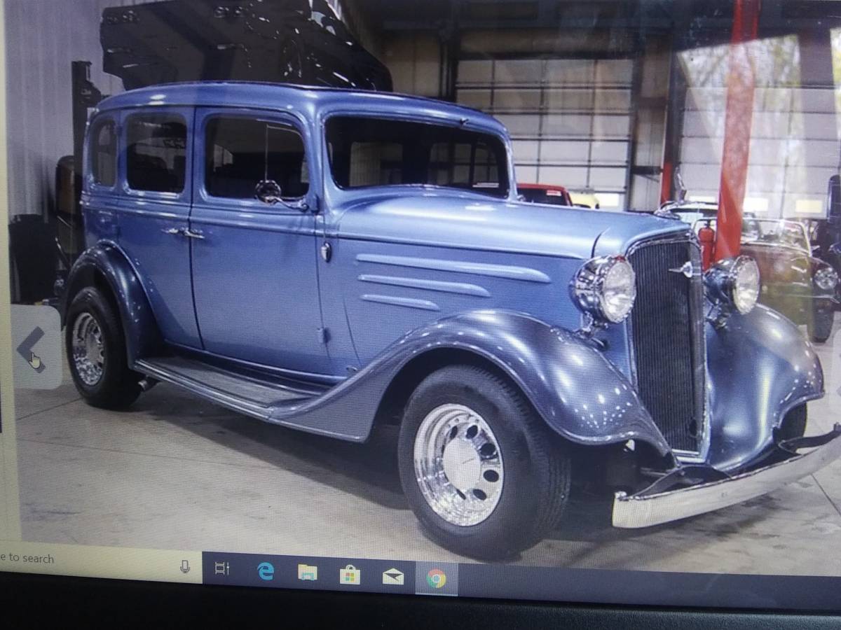 Chevrolet-Four-door-sedan-1935-blue