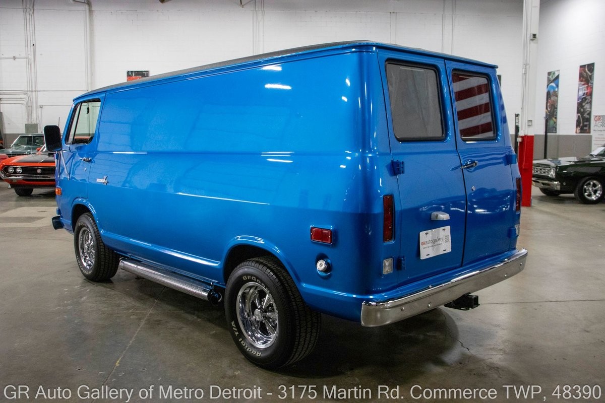 Chevrolet-G-10-1969-Honolulu-Blue-BlackPlaid