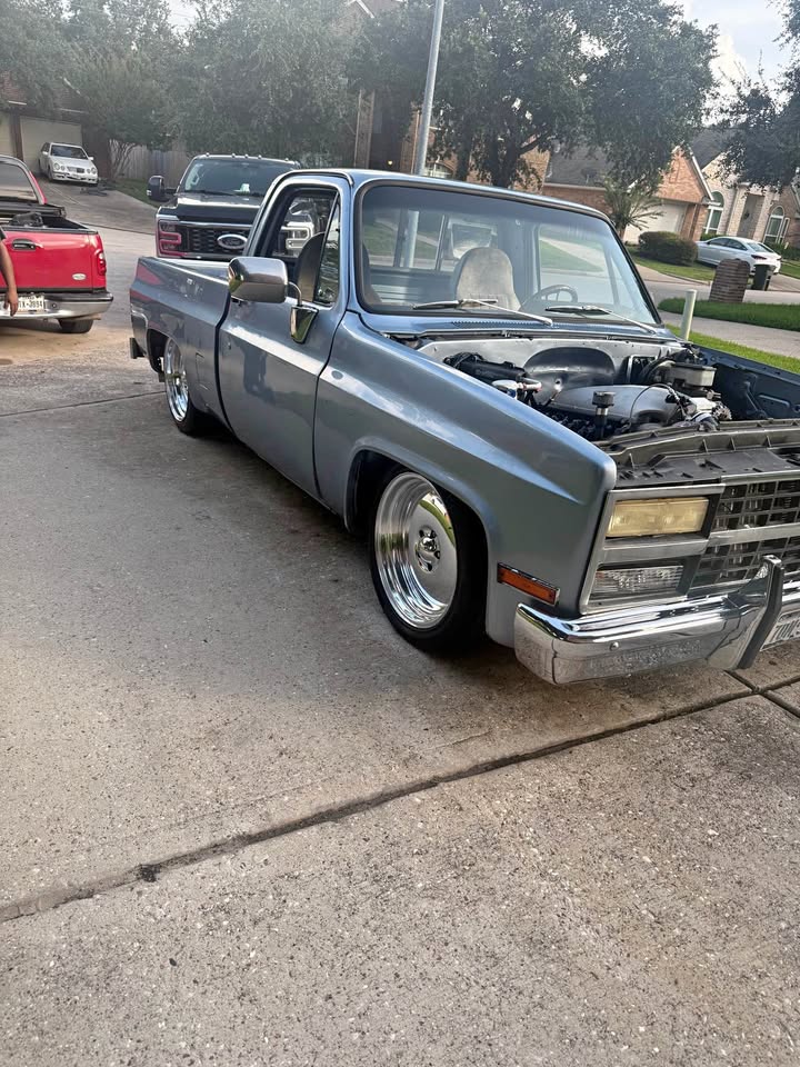 Chevrolet-G-10-1983