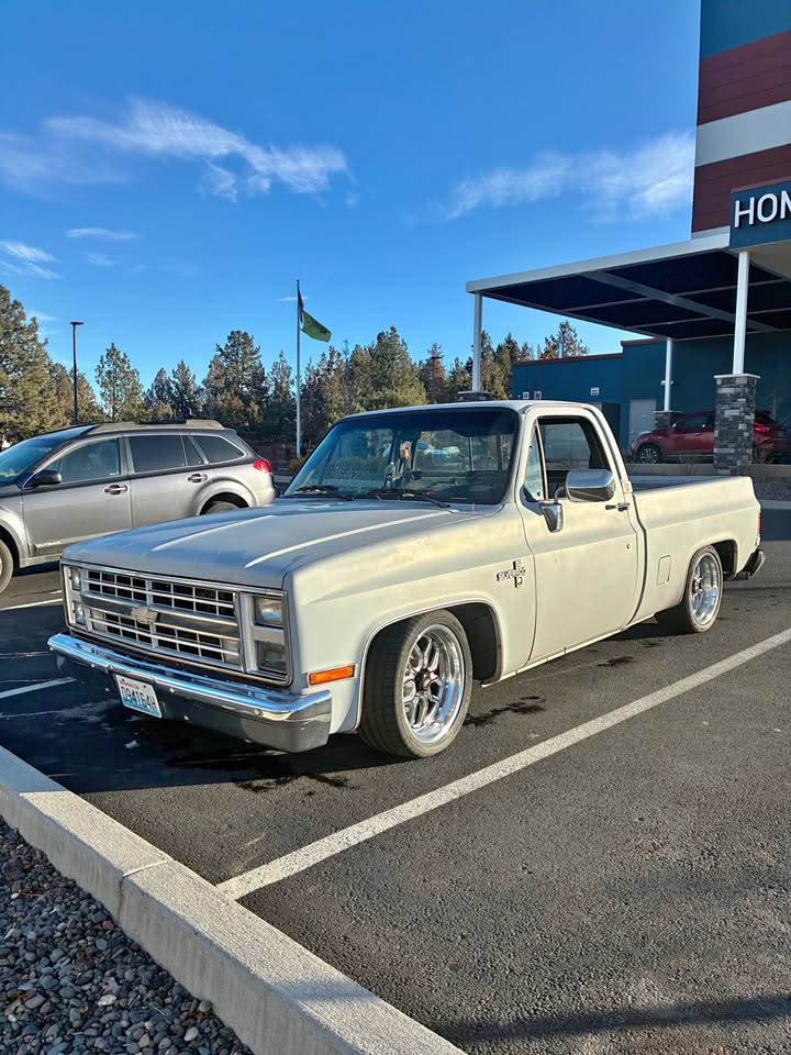 Chevrolet-G-10-1986
