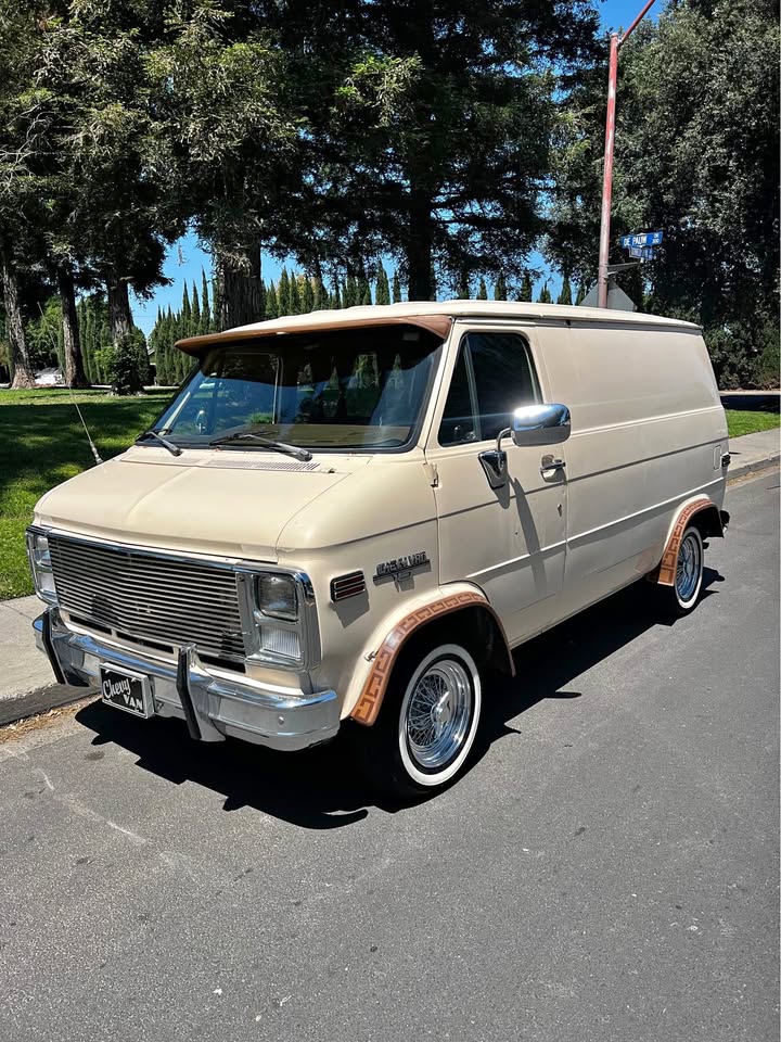 Chevrolet-G-10-1990