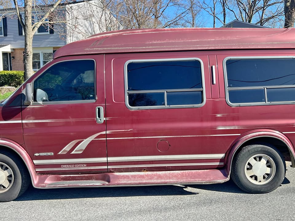 Chevrolet-G-10-conversion-van-1996