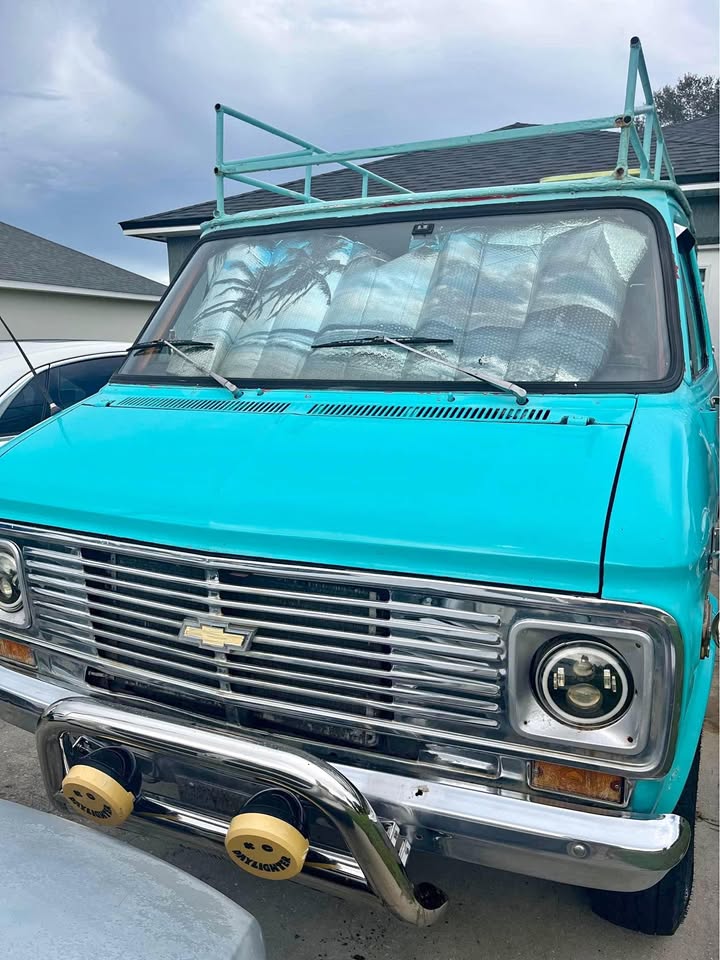 Chevrolet-G-20-1977
