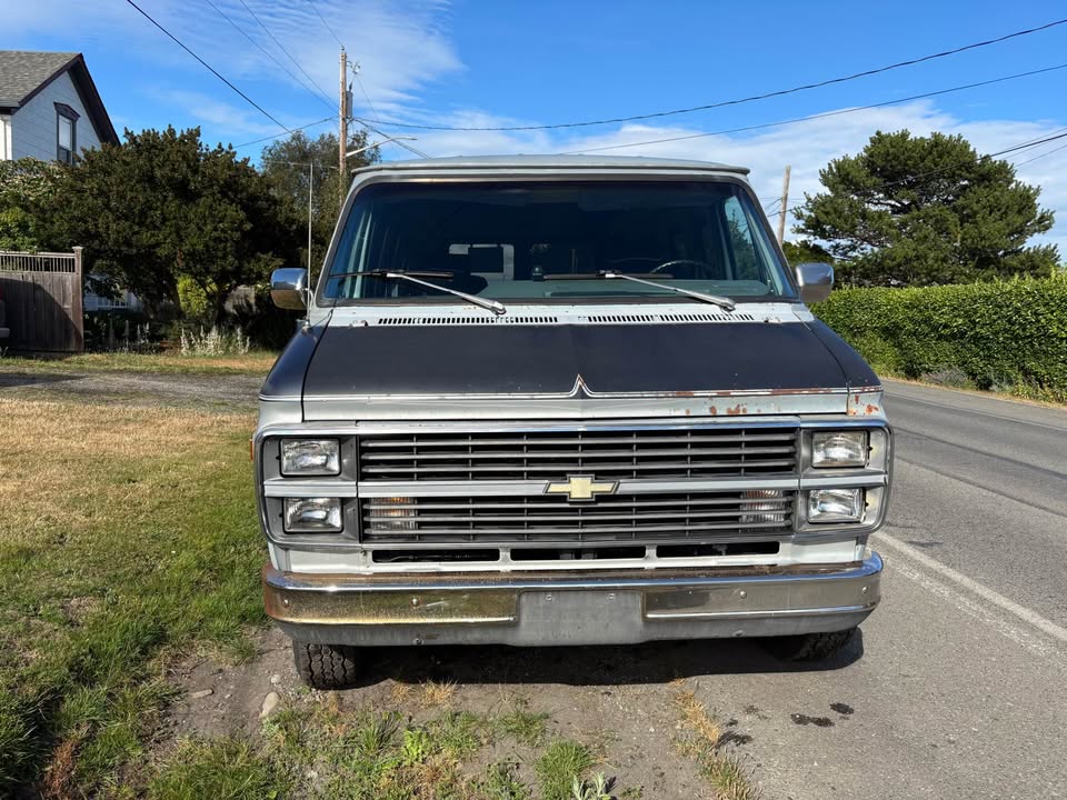 Chevrolet-G-20-1983