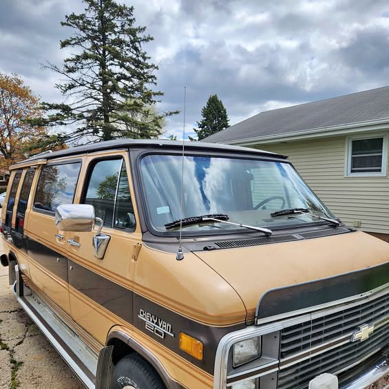 Chevrolet-G-20-1984