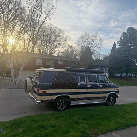 Chevrolet-G-20-1985