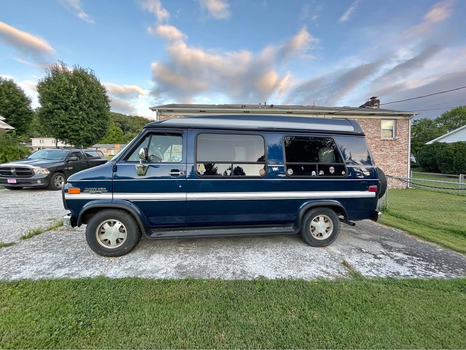 Chevrolet-G-20-1985