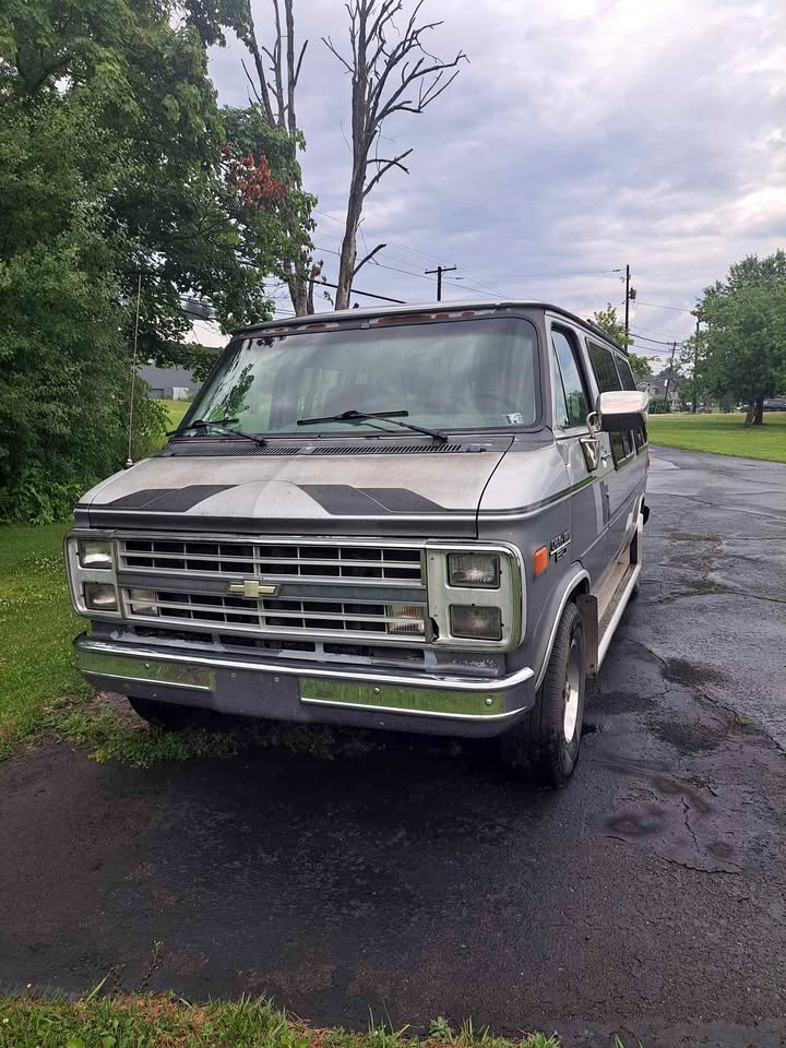 Chevrolet-G-20-1986