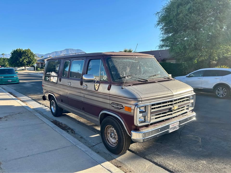 Chevrolet-G-20-1987