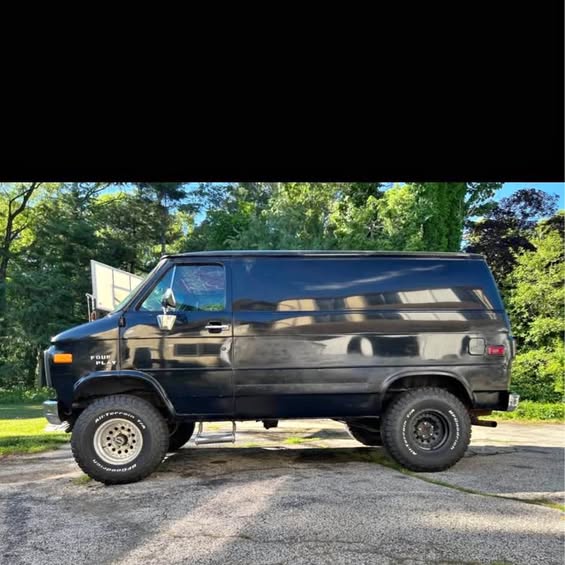 Chevrolet-G-20-1988