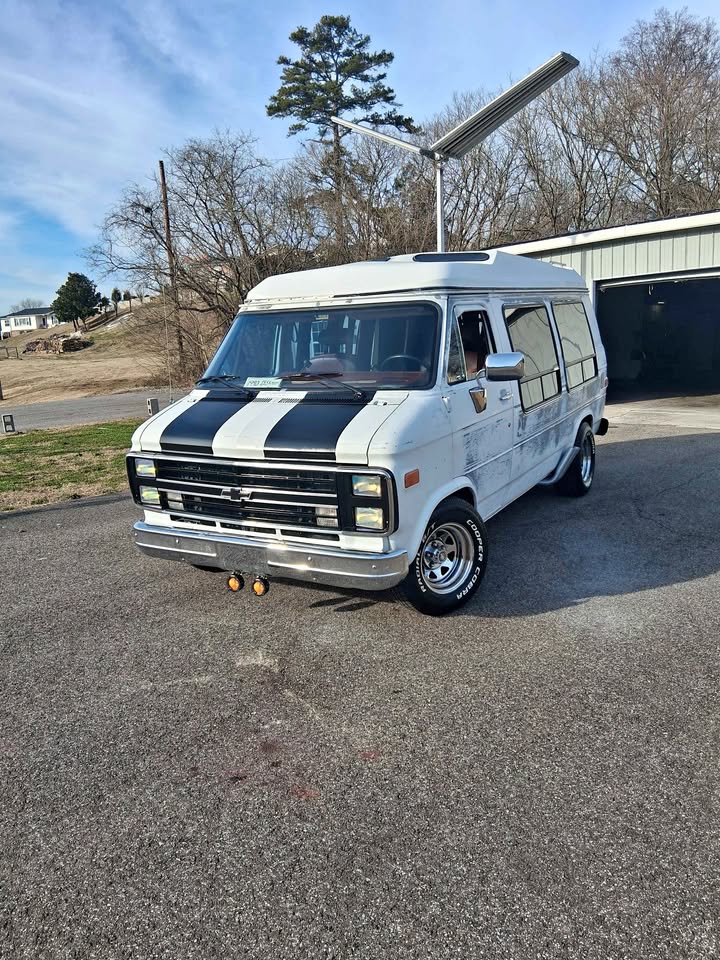 Chevrolet-G-20-1990