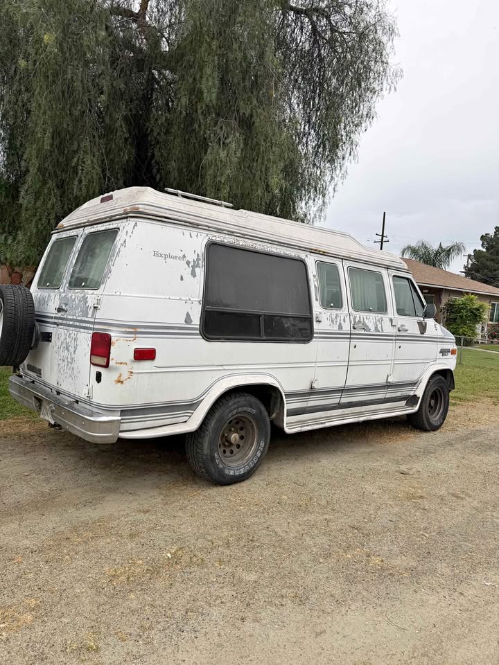 Chevrolet-G-20-1990