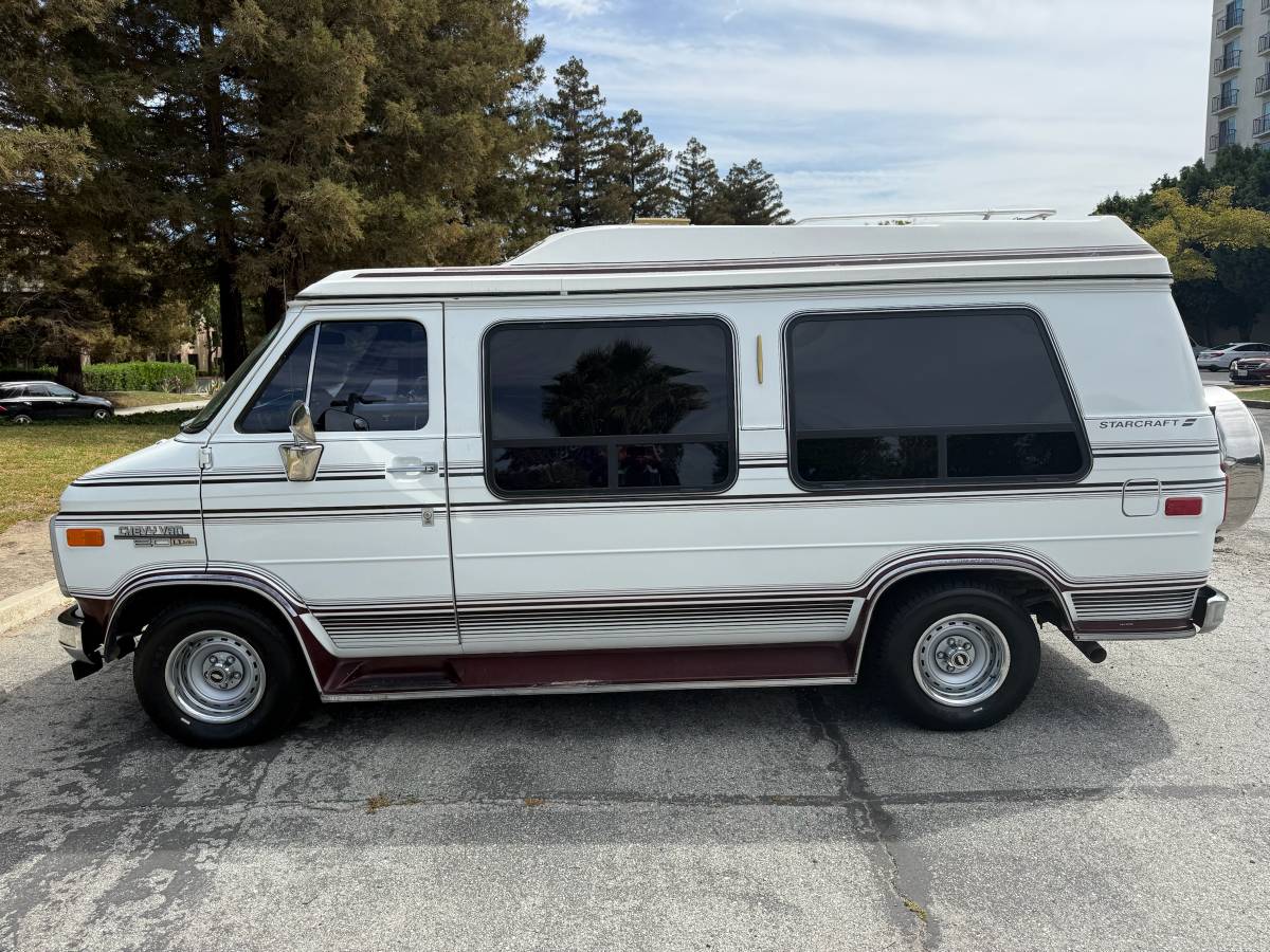 Chevrolet-G-20-1990-White