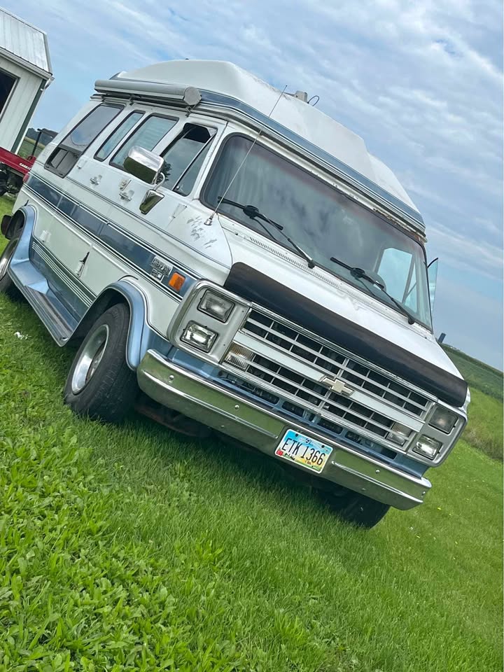 Chevrolet-G-20-1991