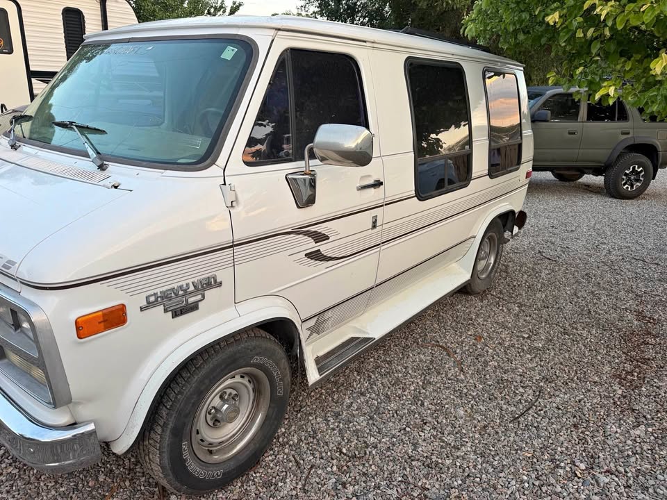 Chevrolet-G-20-1993