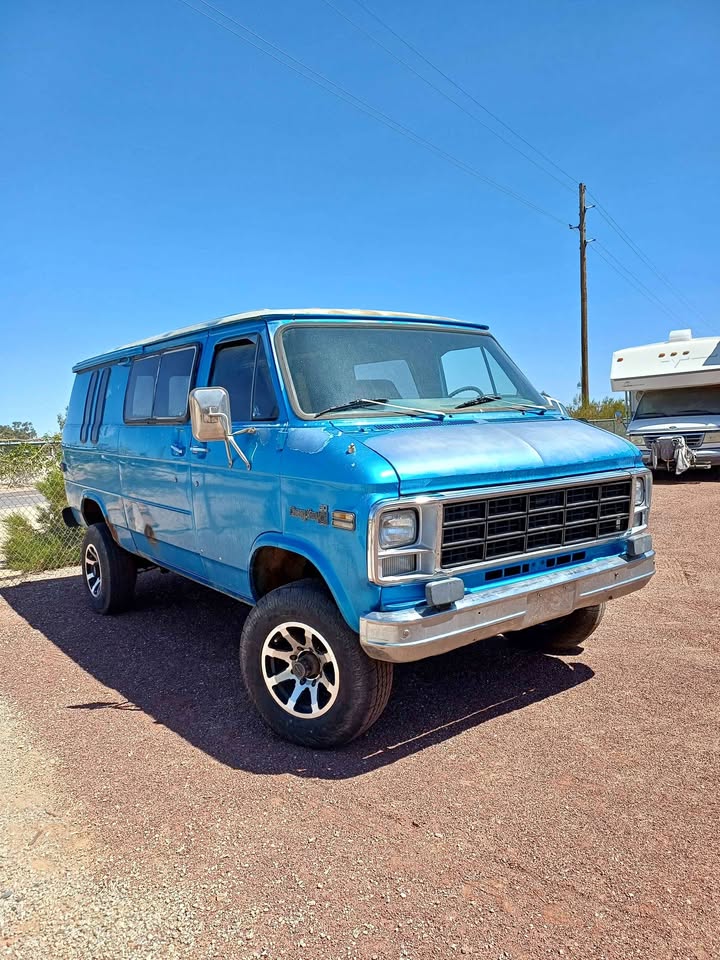 Chevrolet-G-30-1979