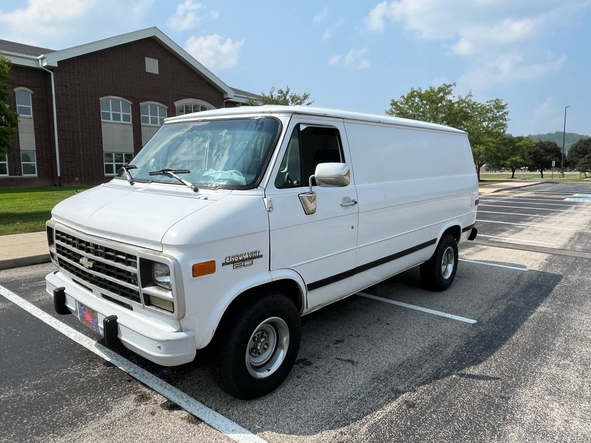 Chevrolet-G-series-34-ton-nominal-1994-white