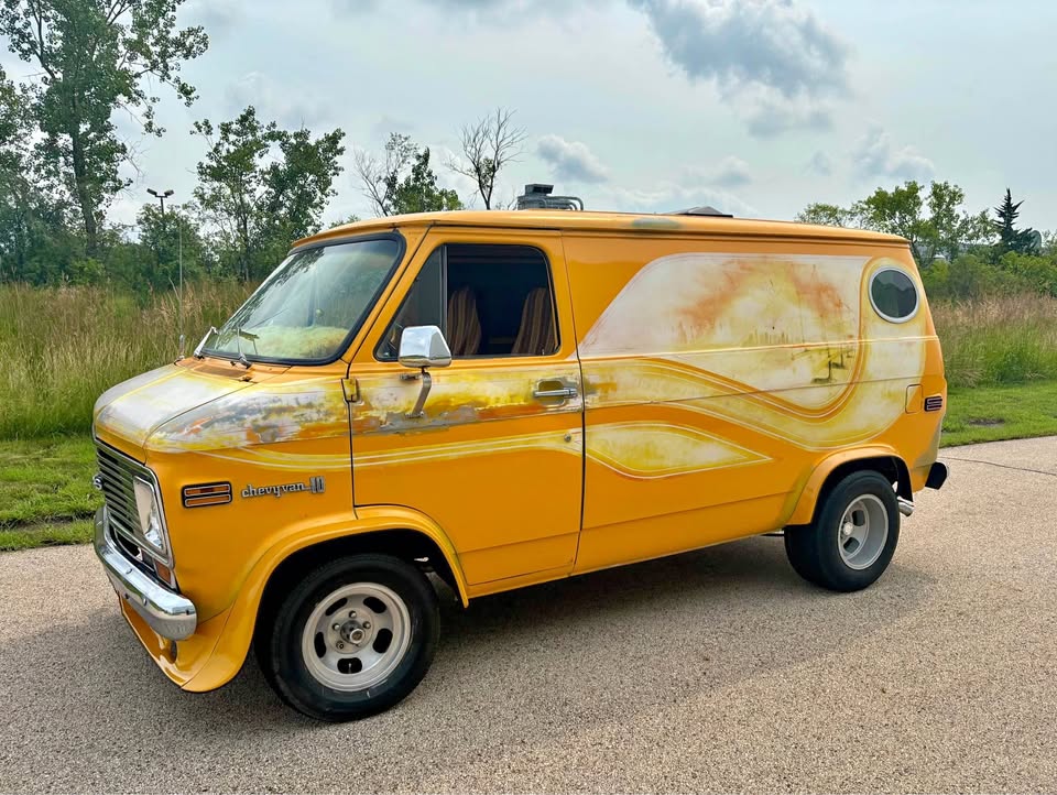 Chevrolet-G-series-g10-1975