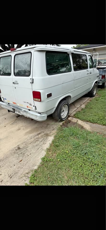 Chevrolet-G-series-g10-1995