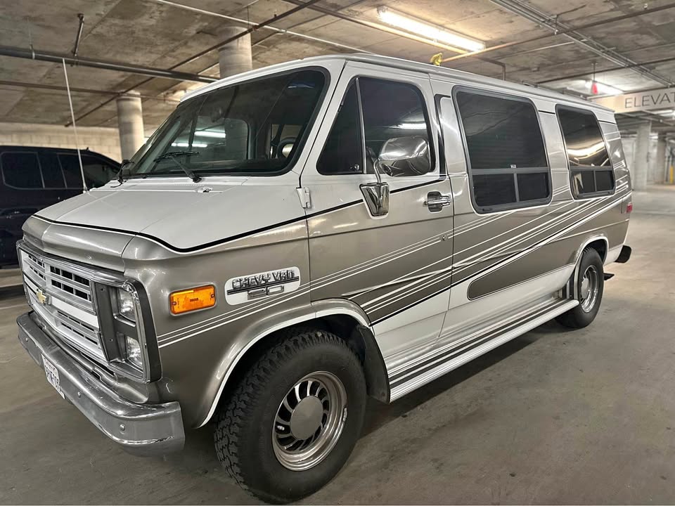 Chevrolet-G-series-g20-1991