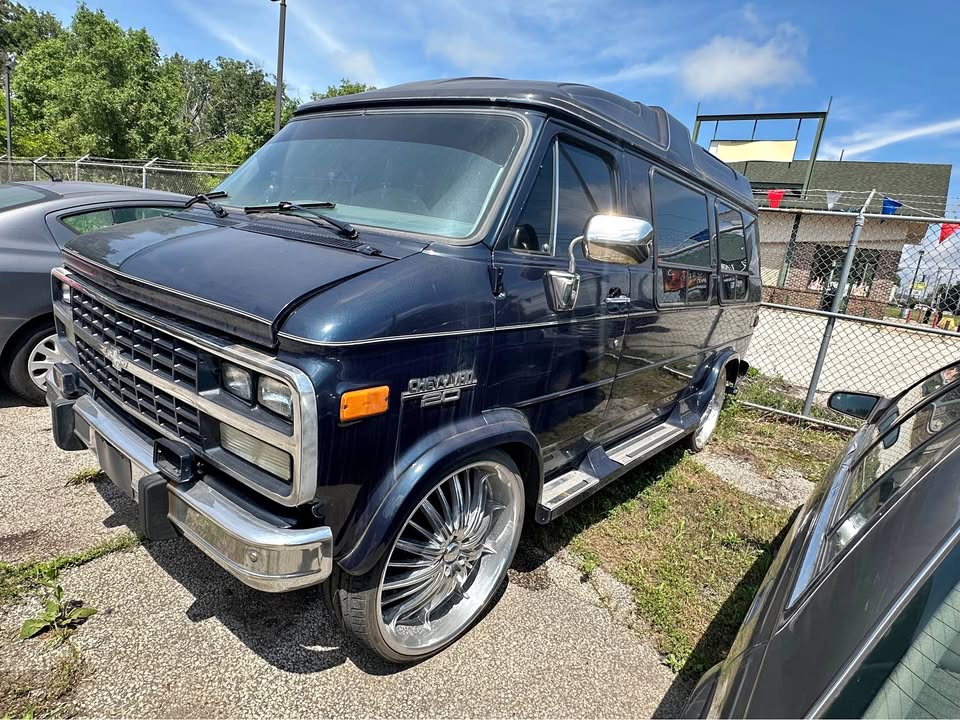 Chevrolet-G-series-g20-1992