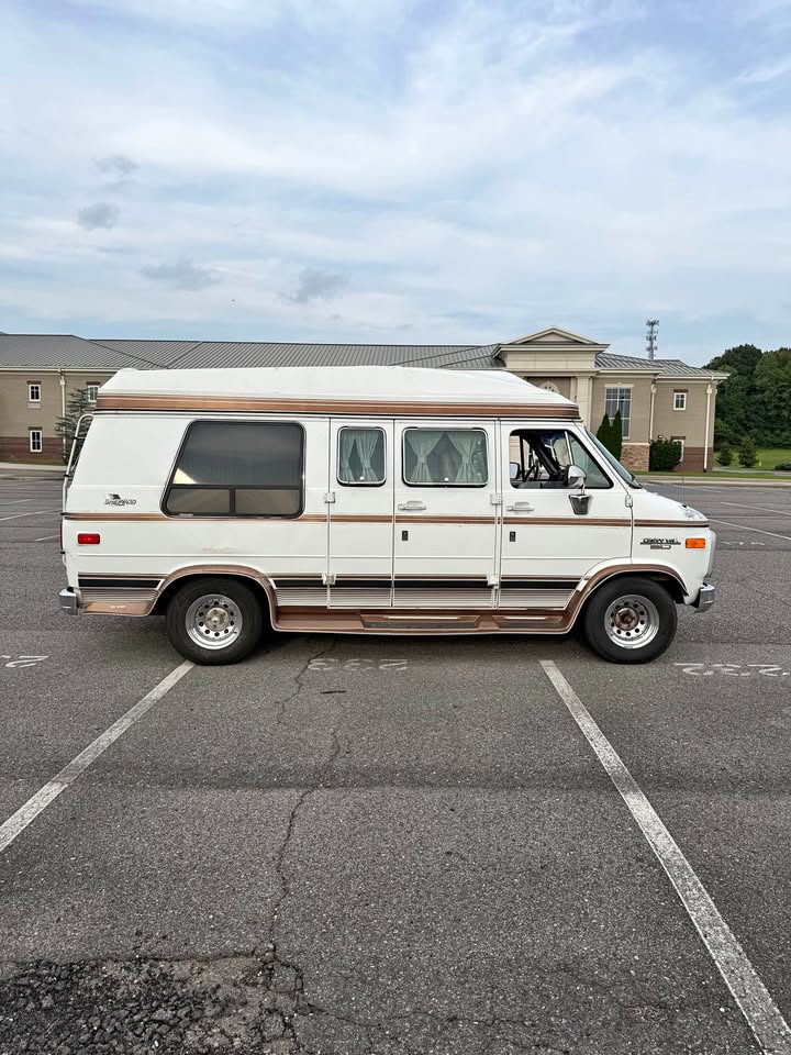 Chevrolet-G-series-g20-1992