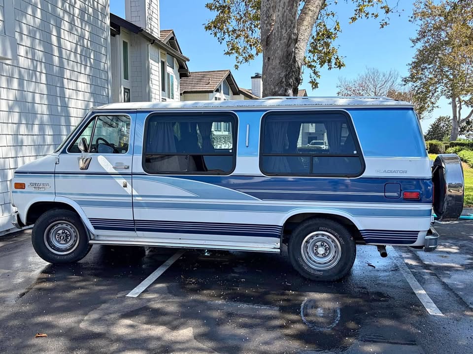 Chevrolet-G-series-g20-1992