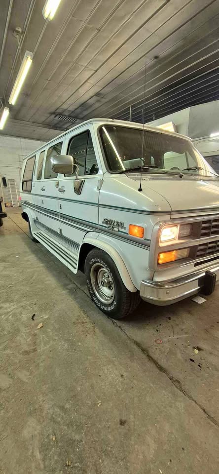 Chevrolet-G-series-g20-1993
