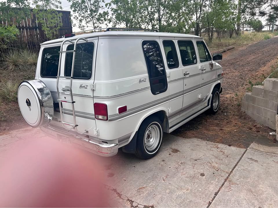 Chevrolet-G-series-g20-1993