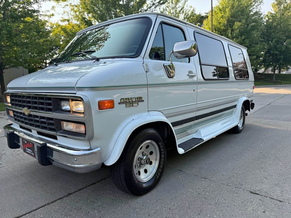 Chevrolet-G-series-g20-1993