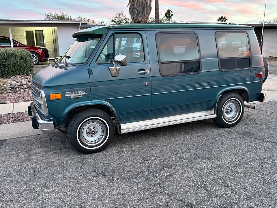 Chevrolet-G-series-g20-1993