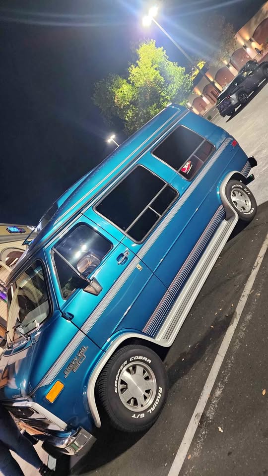Chevrolet-G-series-g20-1995