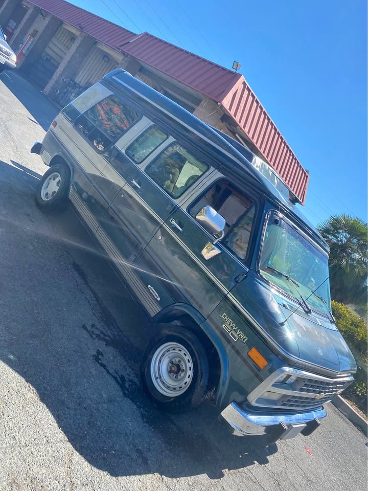 Chevrolet-G-series-g20-1995