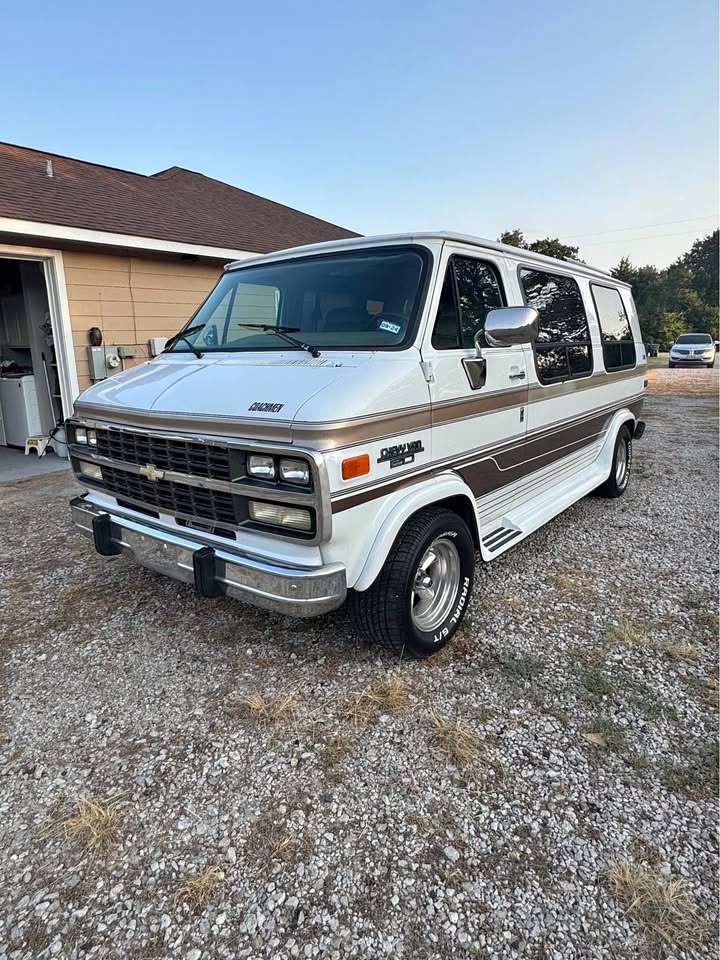 Chevrolet-G-series-g20-1995