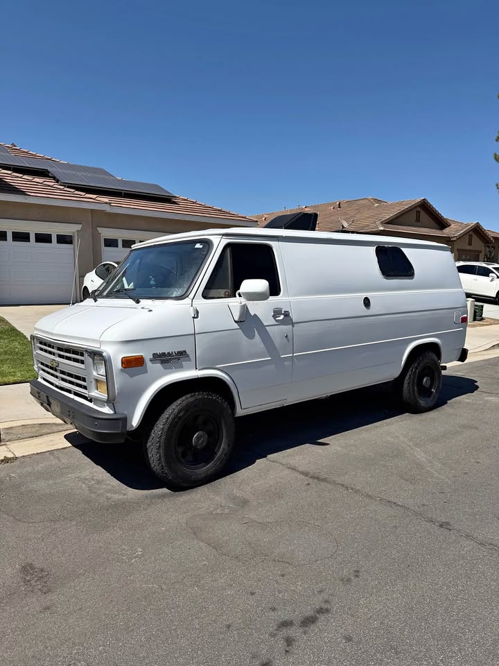 Chevrolet-G-series-g30-1988