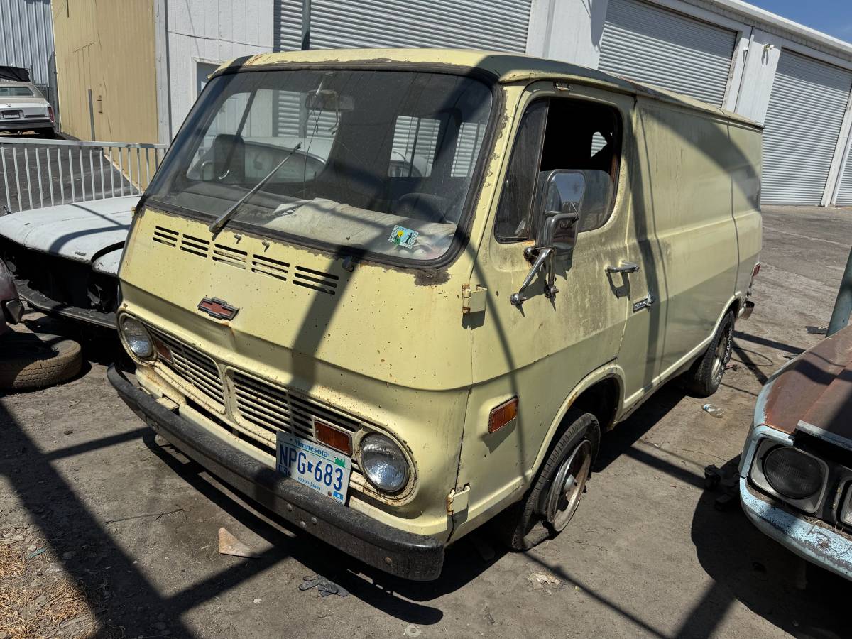Chevrolet-G10-1967-yellow