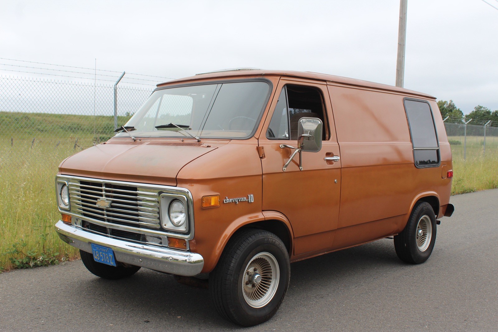 Chevrolet-G10-Van-1975
