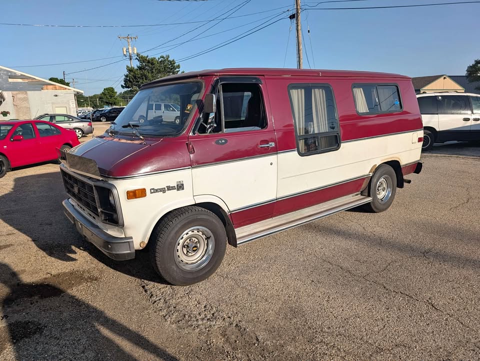 Chevrolet-G20-1979