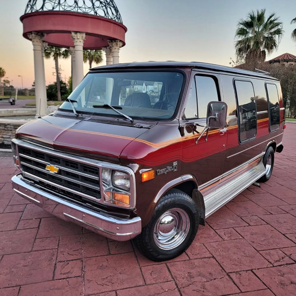 Chevrolet-G20-1979