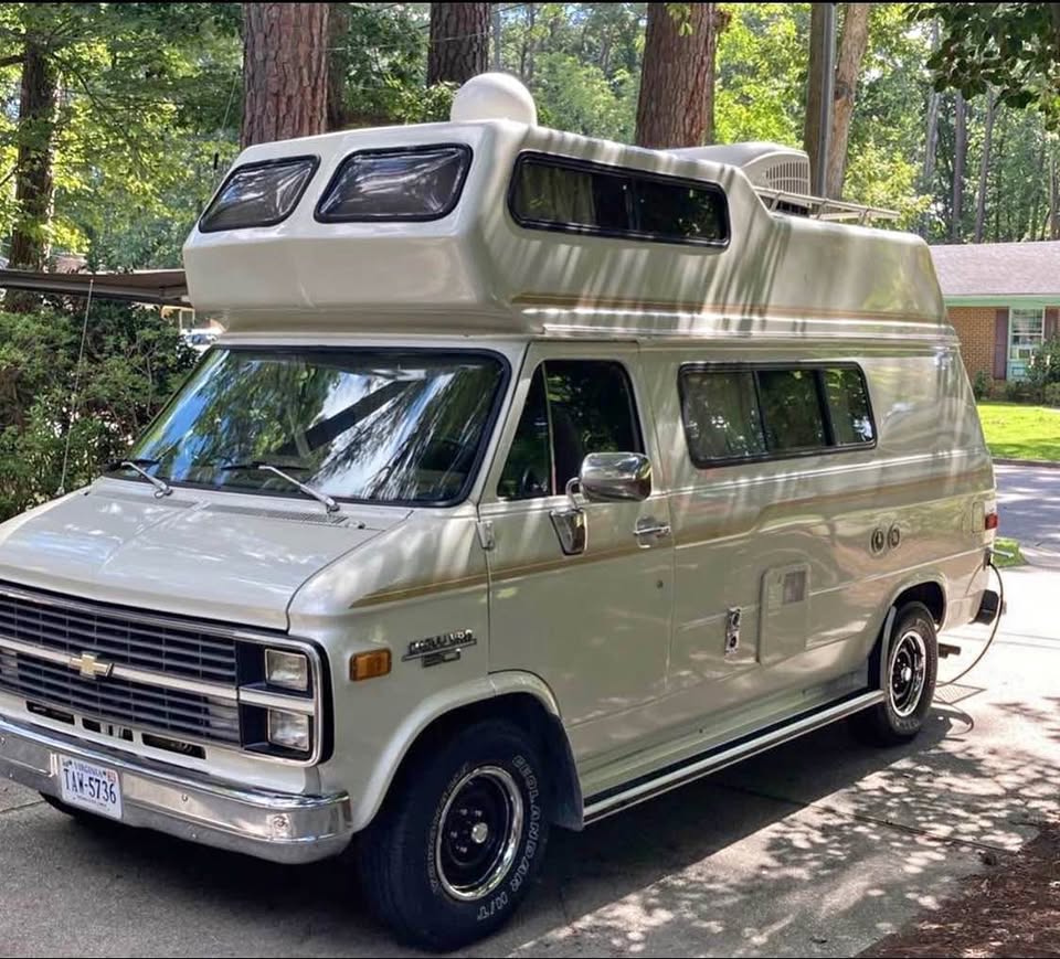 Chevrolet-G20-1984