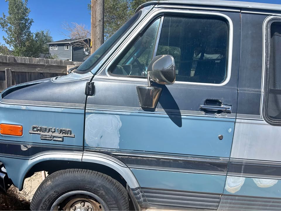 Chevrolet-G20-1987