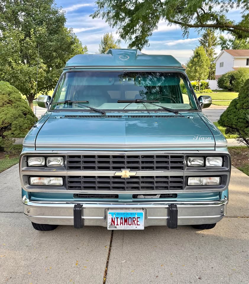 Chevrolet-G20-1995