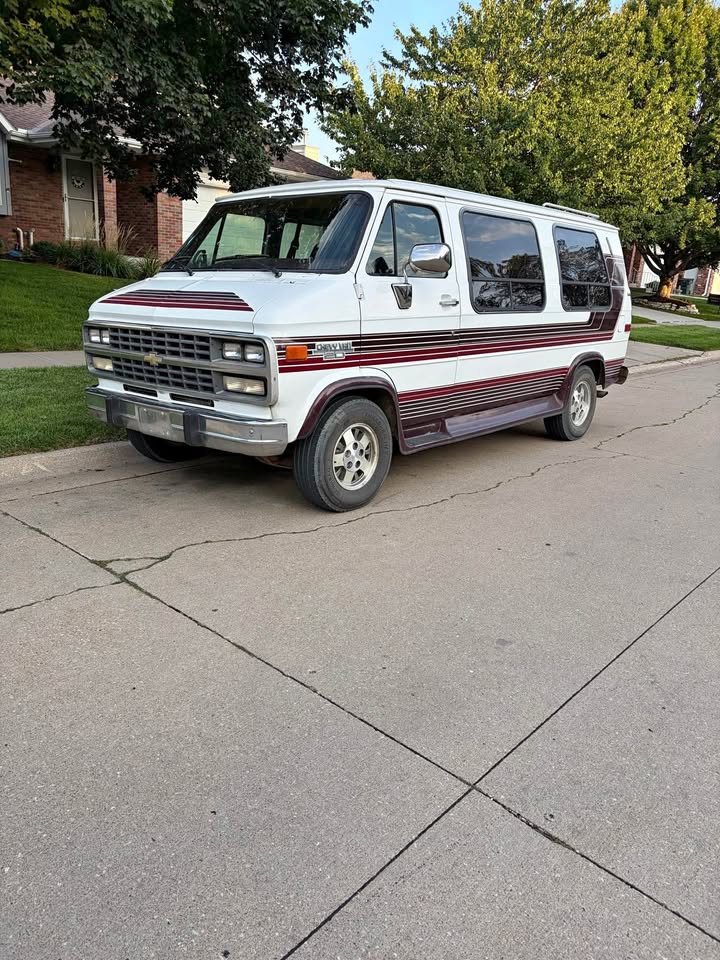 Chevrolet-G20-trophy-edition-1994