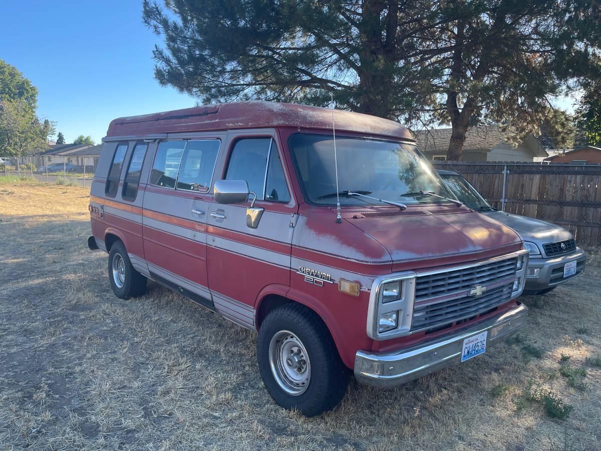 Chevrolet-G20-van-1983