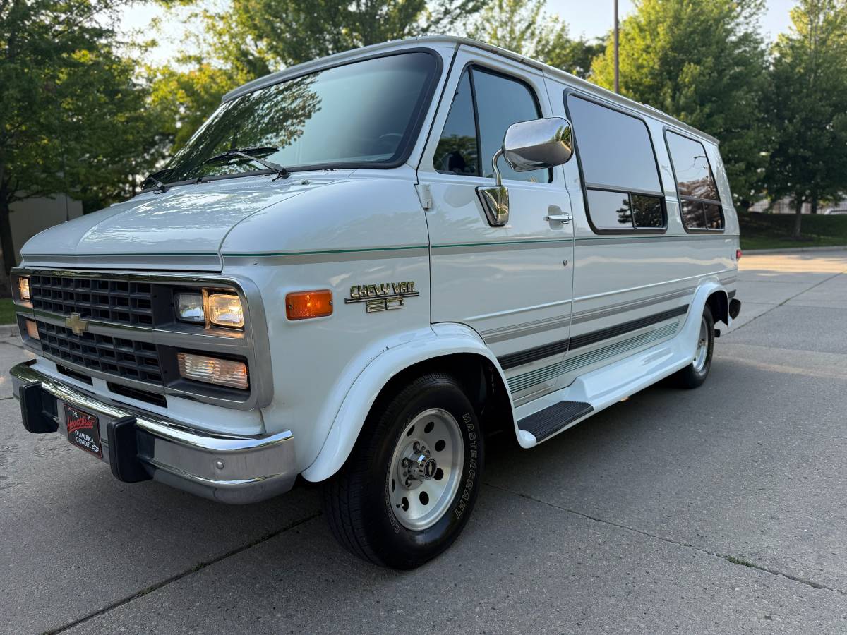 Chevrolet-G20-van-1993-white