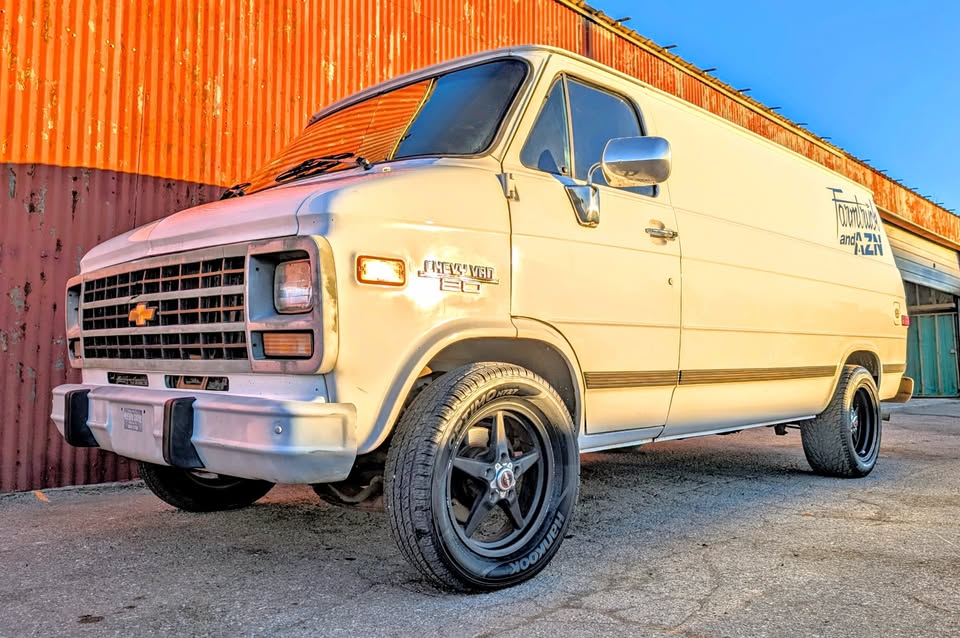Chevrolet-G20-van-1995