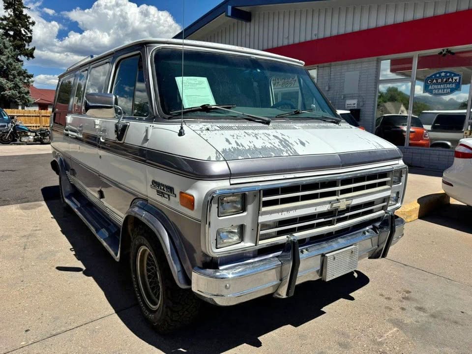 Chevrolet-G20-vans-base-cargo-van-1989
