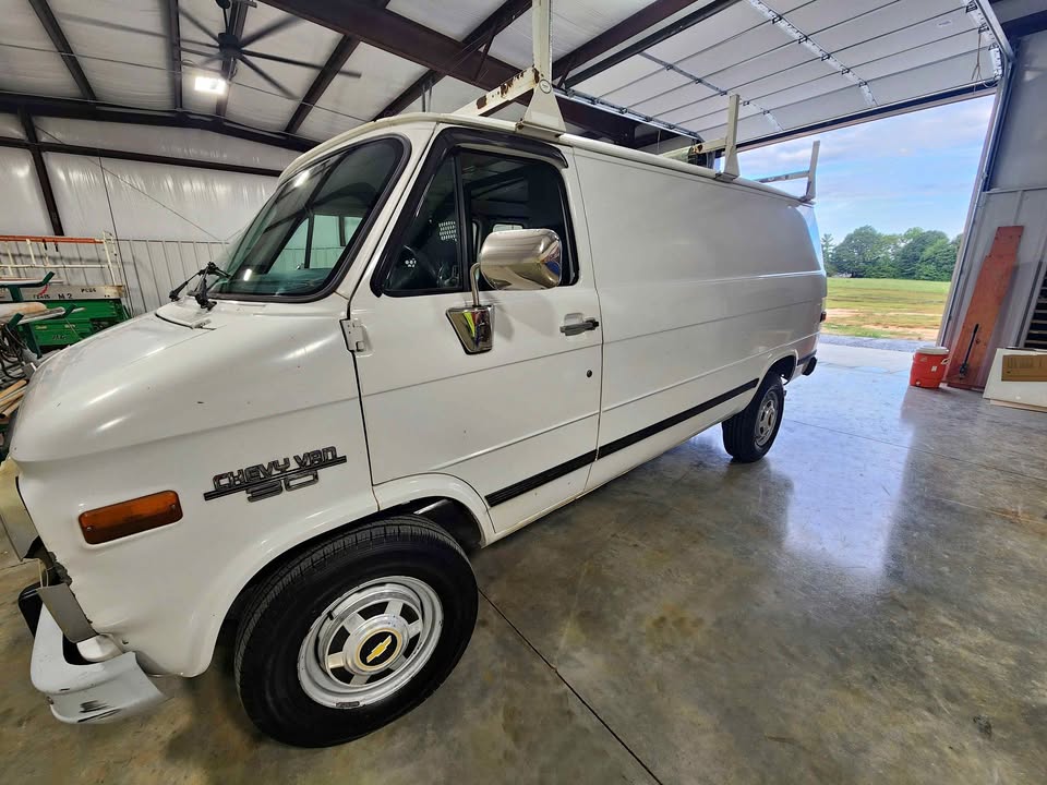 Chevrolet-G30-1996